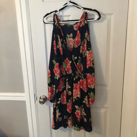 Charlotte Russe Dresses & Skirts - Cold shoulder dress